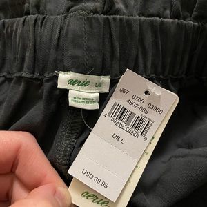 NWT! AE camp short! Black, size L